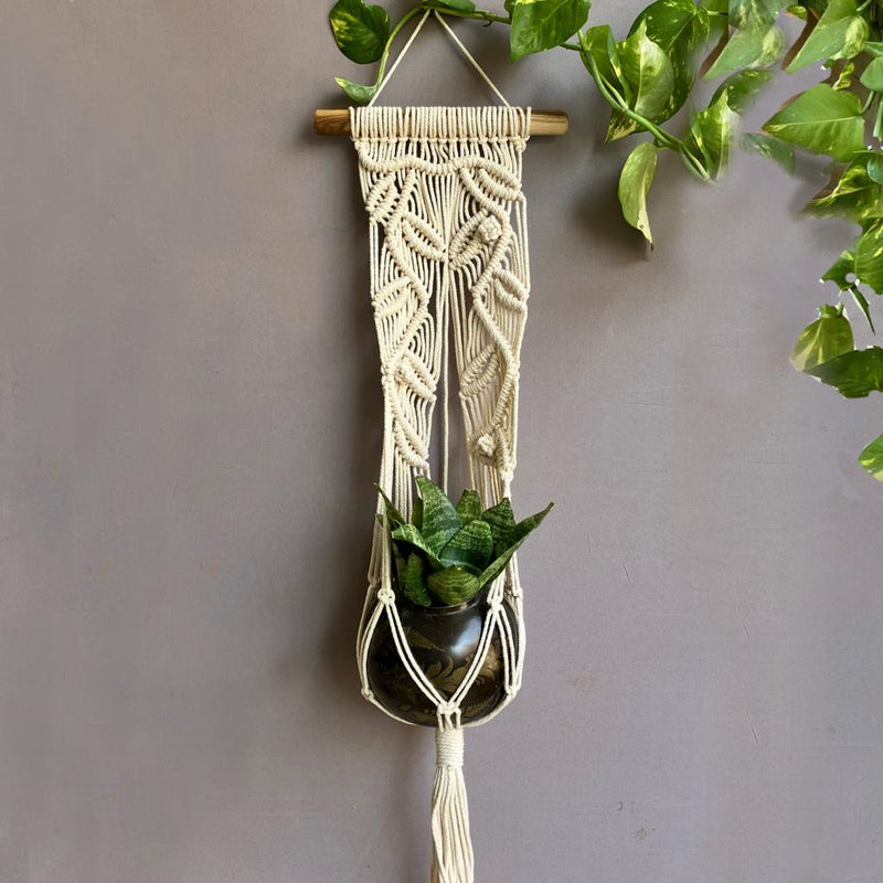 Handcrafted Macramé 'Tehni' Plant Hanger