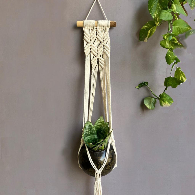 Handcrafted Macramé 'Blooming Flower' Plant Hanger